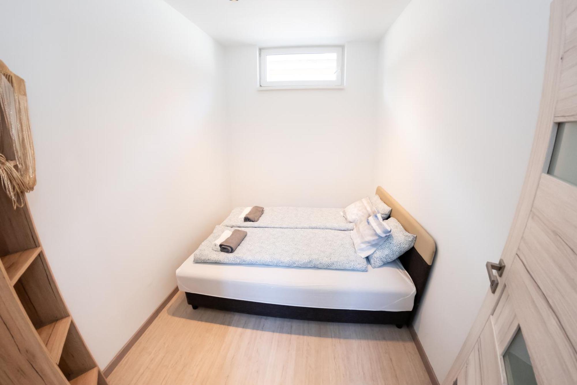 Winestone Corner Apartment Дебрецен Экстерьер фото