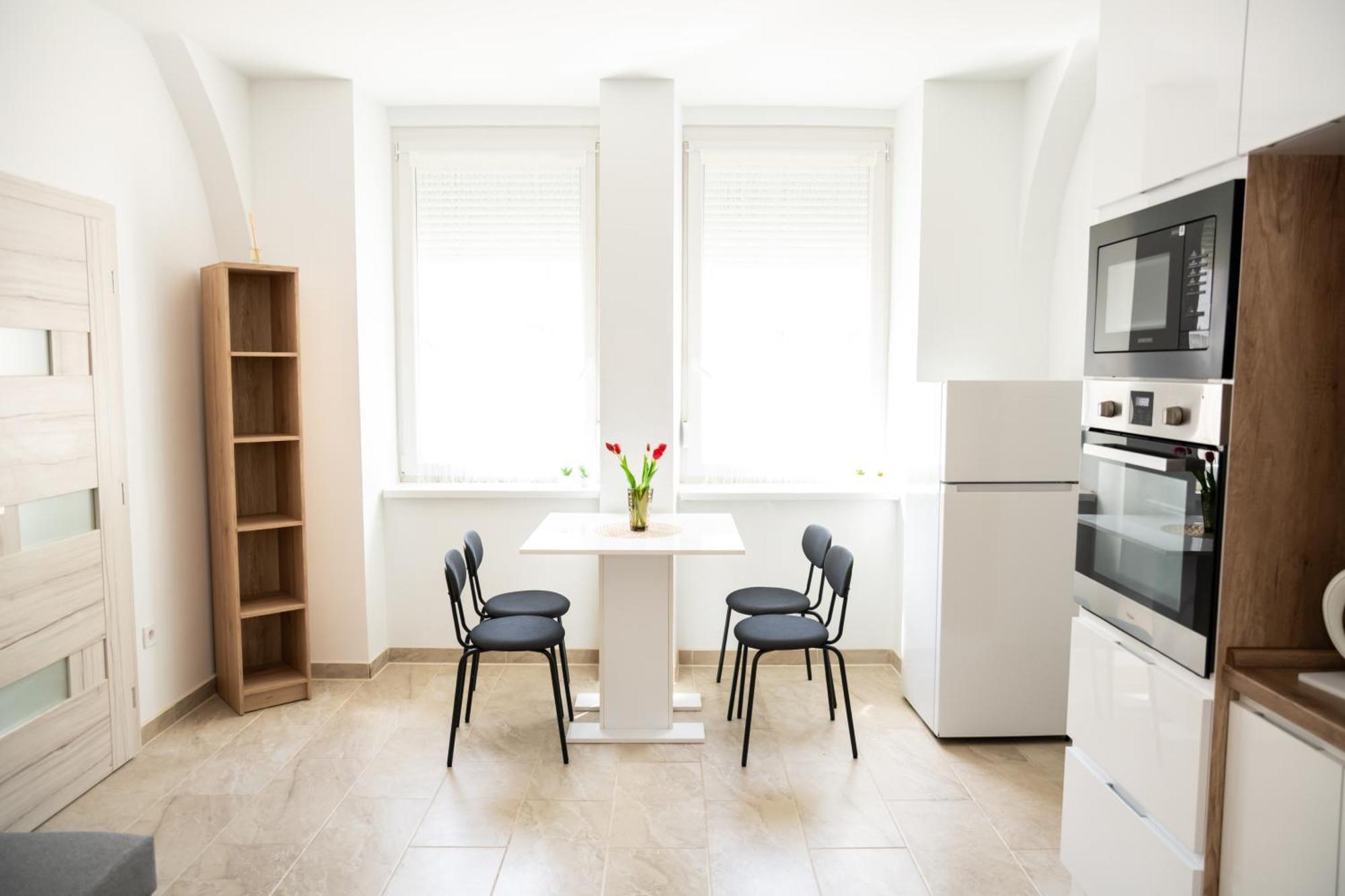 Winestone Corner Apartment Дебрецен Экстерьер фото